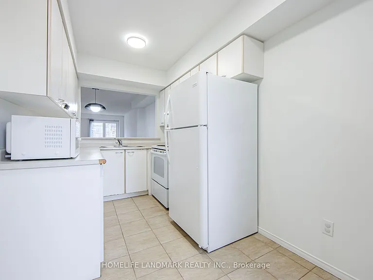 25 Warner Ave — Photo 4