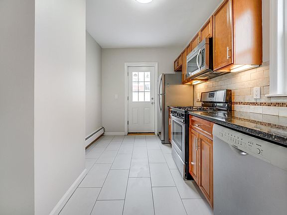 2nd image of 27-29 Marion Pl #2