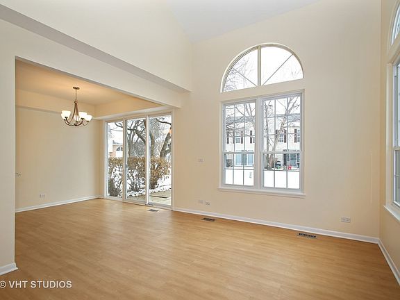 2nd image of 1427 Golfview Dr
