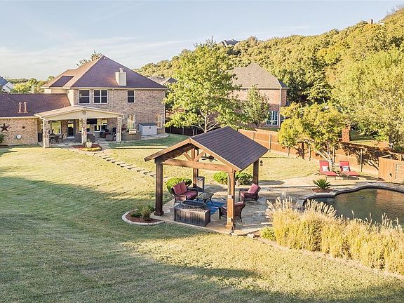 2nd image of 2100 Twelve Oaks Ct