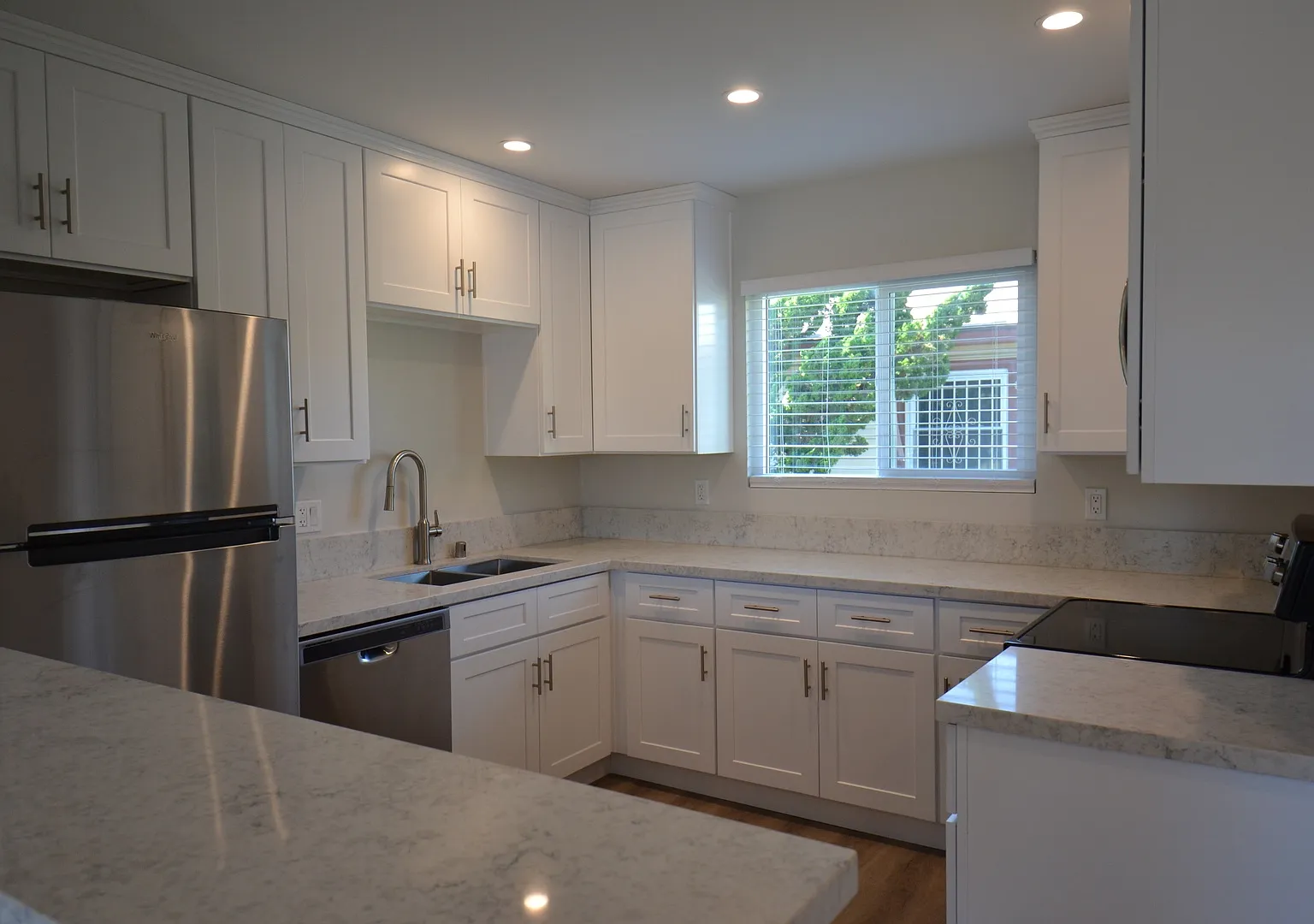Patio Balcony! Ac! Stunning Canyon Views! Reserved Parking! Upstairs Corner Home! — Photo 1