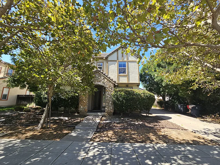623 W Las Brisas Dr — Photo 3