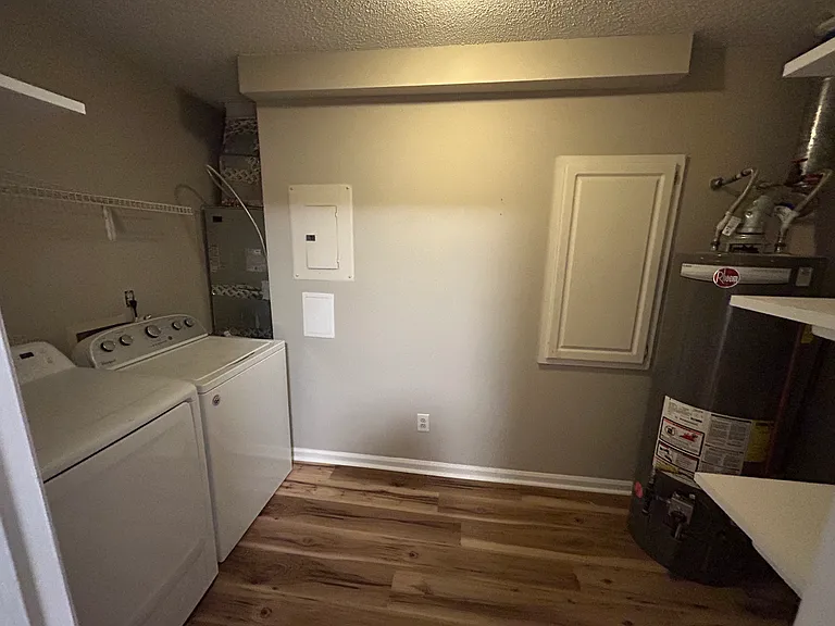112 Breezewood Dr #D — Photo 8