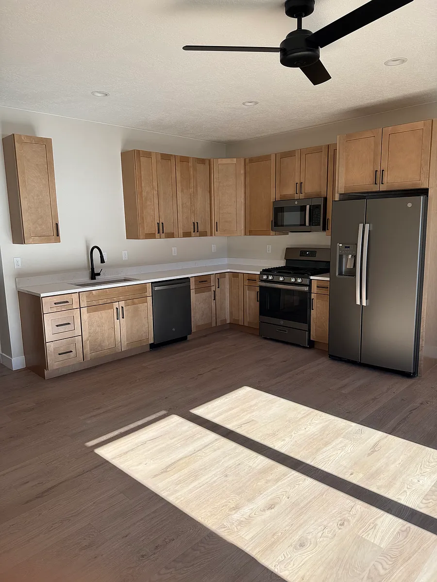 Building Photo - 357 W Joe Thurston Way #17