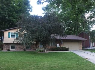2432 Hazelwood Ln, Green Bay, WI 54304