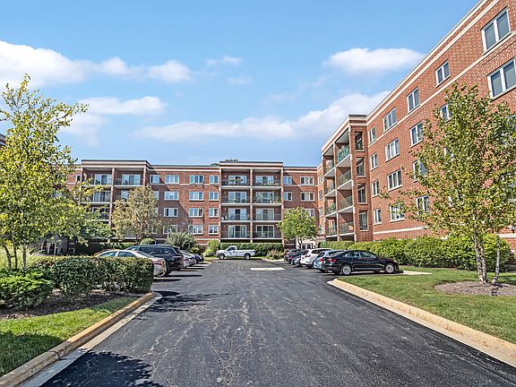 2nd image of 5360 N Lowell Ave APT 208