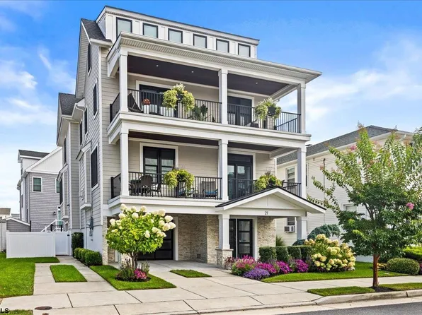 21 N Douglas Ave, Margate, NJ 08402