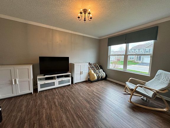 3rd image of 3938 Snowshoe Ave