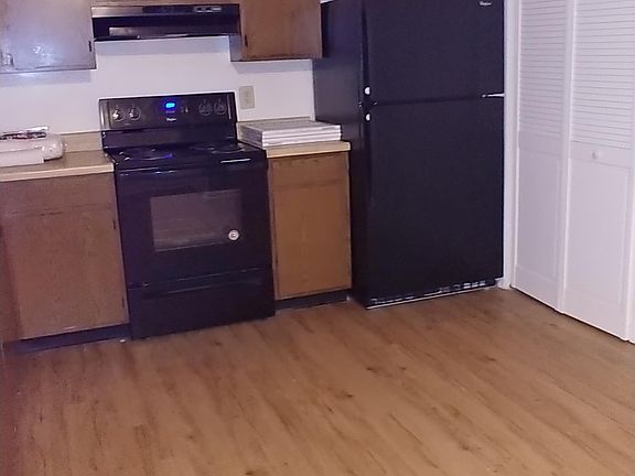 3rd image of 122 Parkside Dr