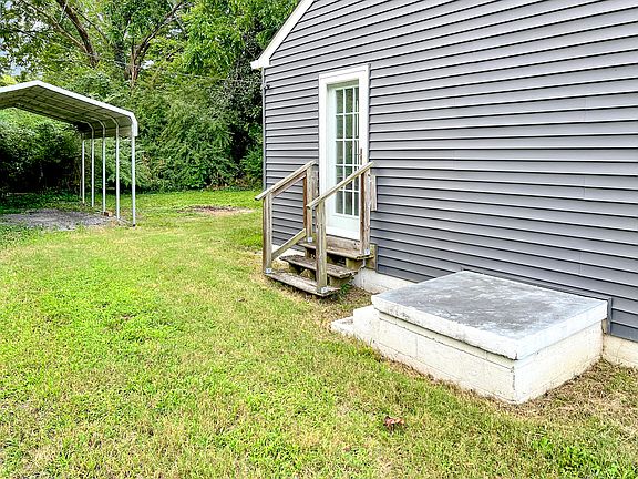 5th image of 4902 Carolyn Ln