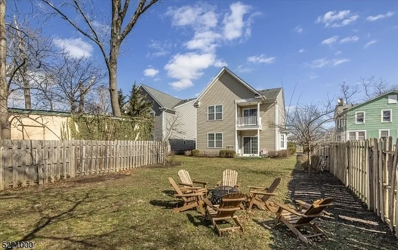2 bed, 1.0 bath, $3,200 — Photo 2