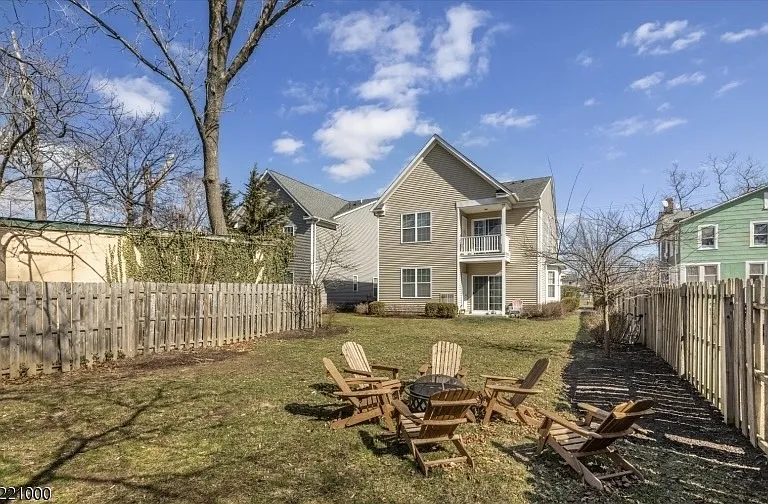 222 S Bridge Ave — Photo 2