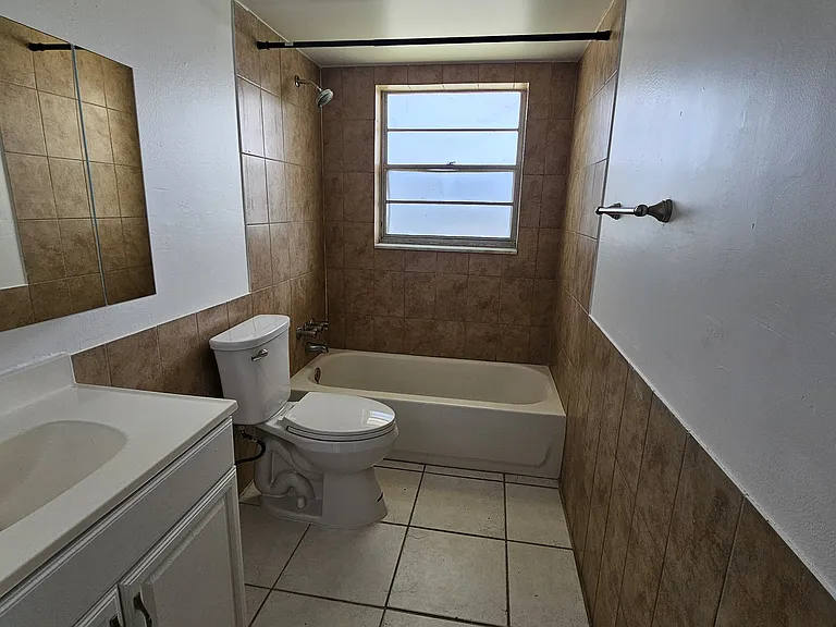 417 NE 17th Ave #103 — Photo 6