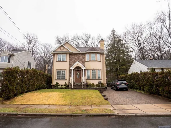 30 E Washington Ave, Elmwood Park, NJ 07407