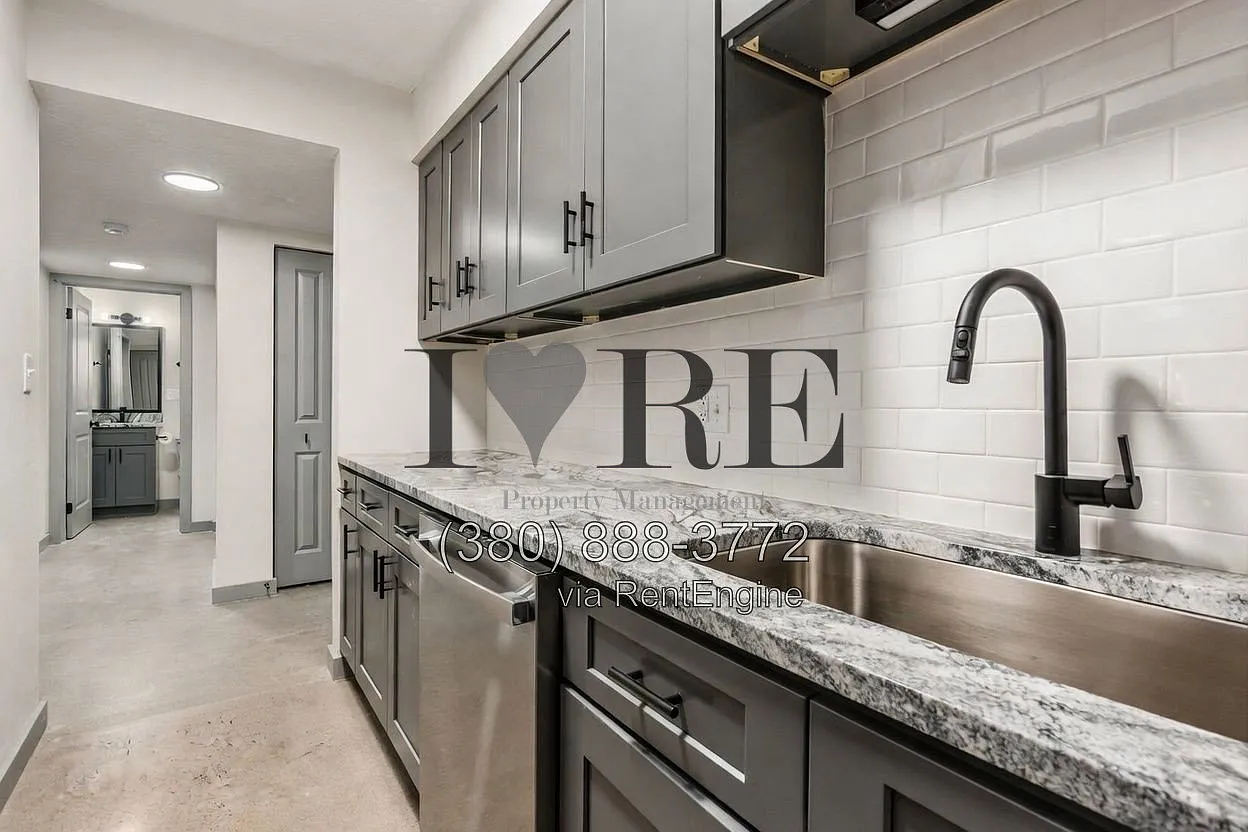 2085 W Broad St — Photo 4