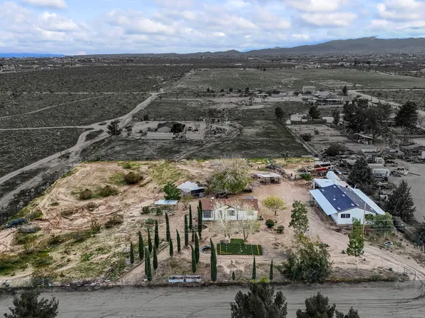 6677 Maricopa Rd, Phelan, CA 92371