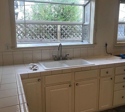 2nd image of 904 Berkeley Ave