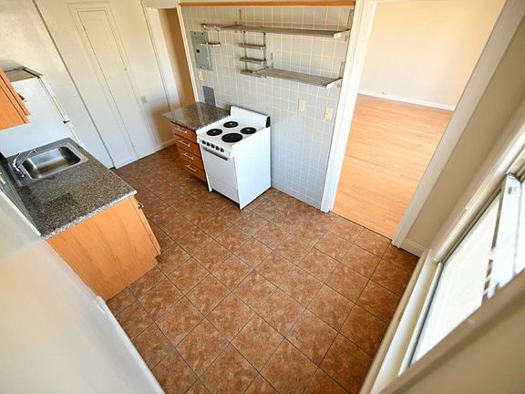 5th image of 291 Lester Ave #307