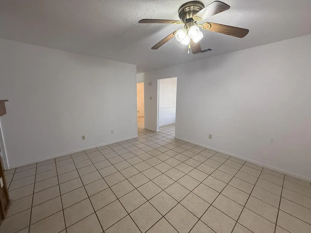 205 Jason Dr Apt B — Photo 3