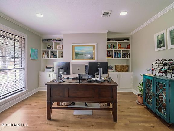 3rd image of 315 Fairview Dr