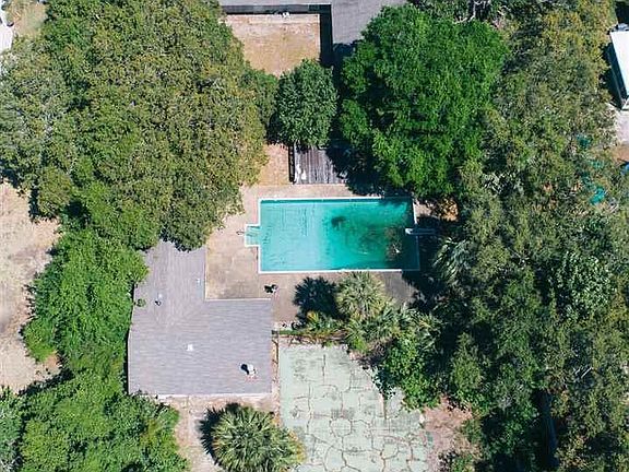 3rd image of 605 Fairpoint Dr