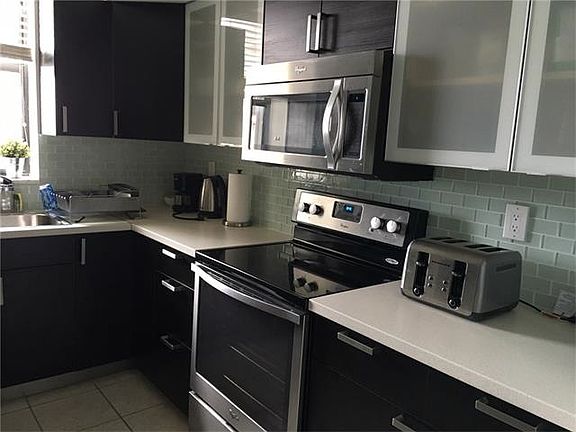 2nd image of 18181 NE 31st Ct APT 1606