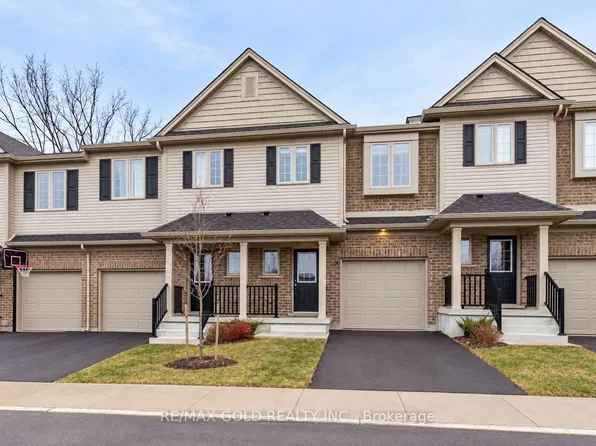 50 Pinnacle Dr #35, Kitchener, ON N2P 0H8