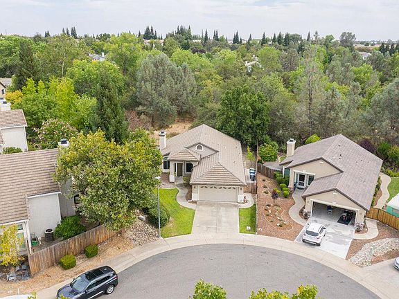 3rd image of 889 Angell Ct