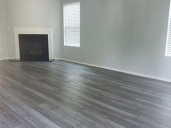 5th image of 1054 Black Oak Dr