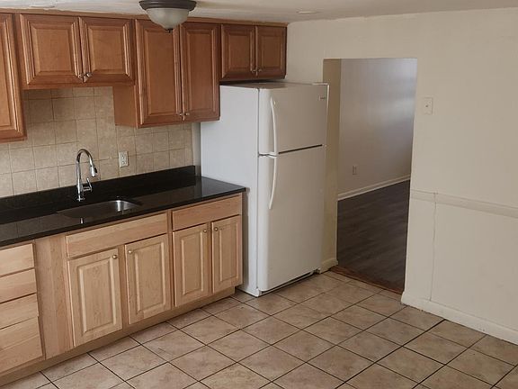 2nd image of 130 Delhi St #B
