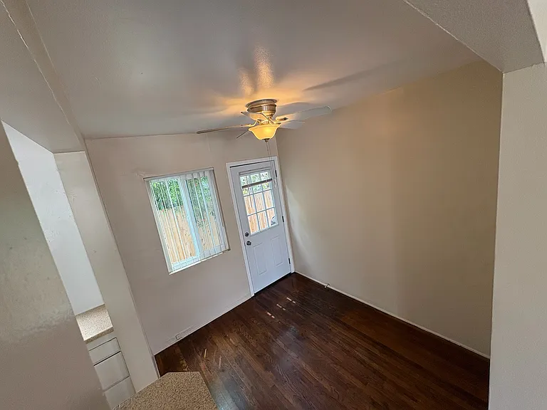 1042-48 Loring St #1048 — Photo 7