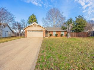 2803 Glen Hollow Cir, Arlington, TX 76016