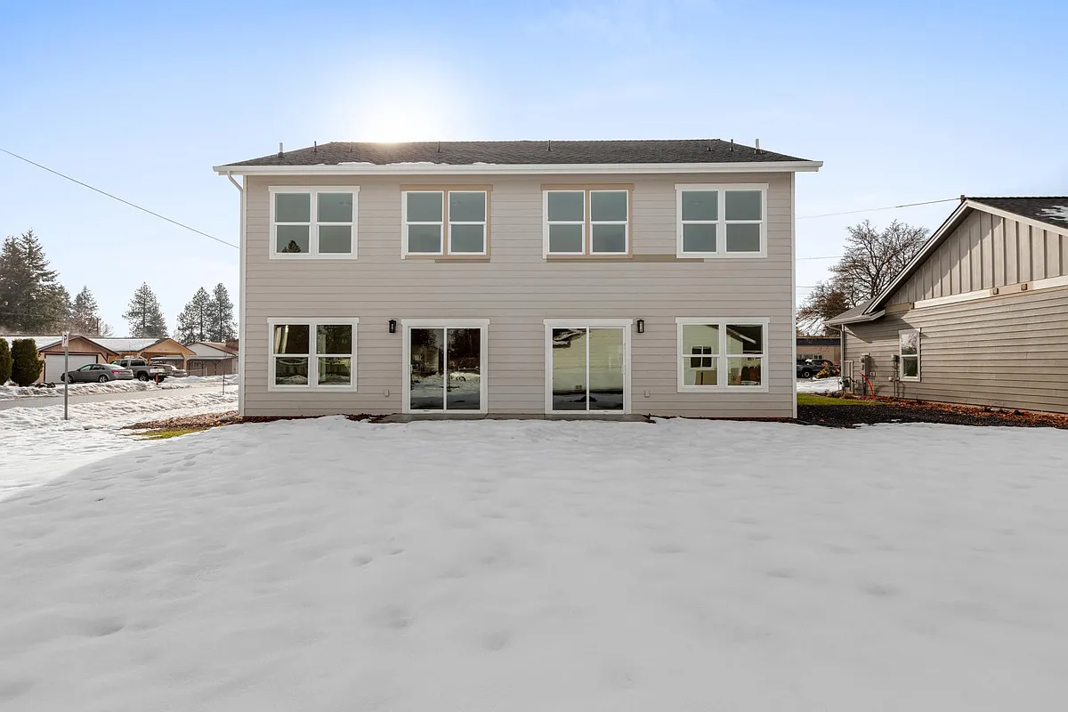 Building Photo - 631 E Borah Ave
