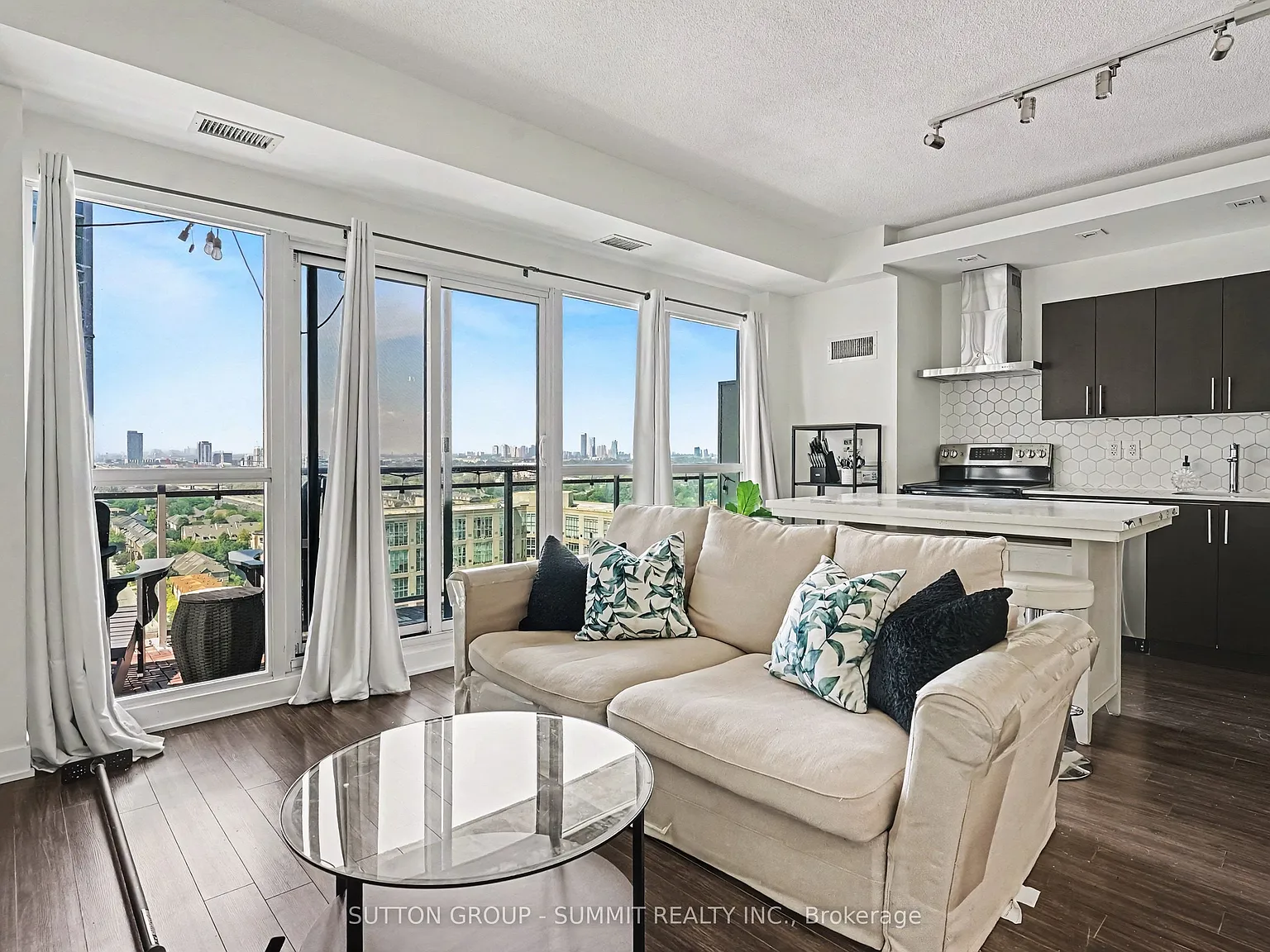 California Condos — Photo 3
