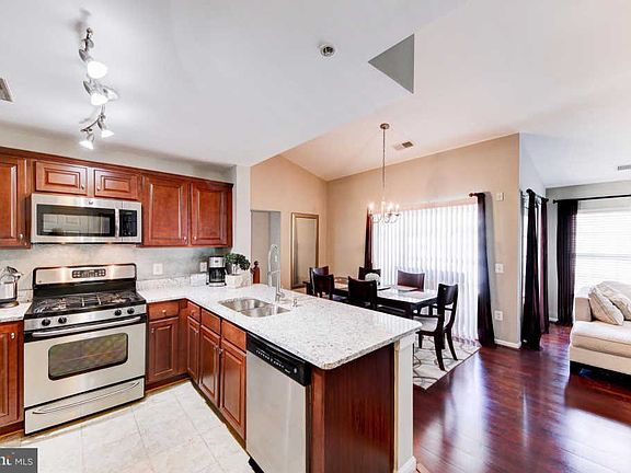 4th image of 11635 Cavalier Landing Ct Unit 401