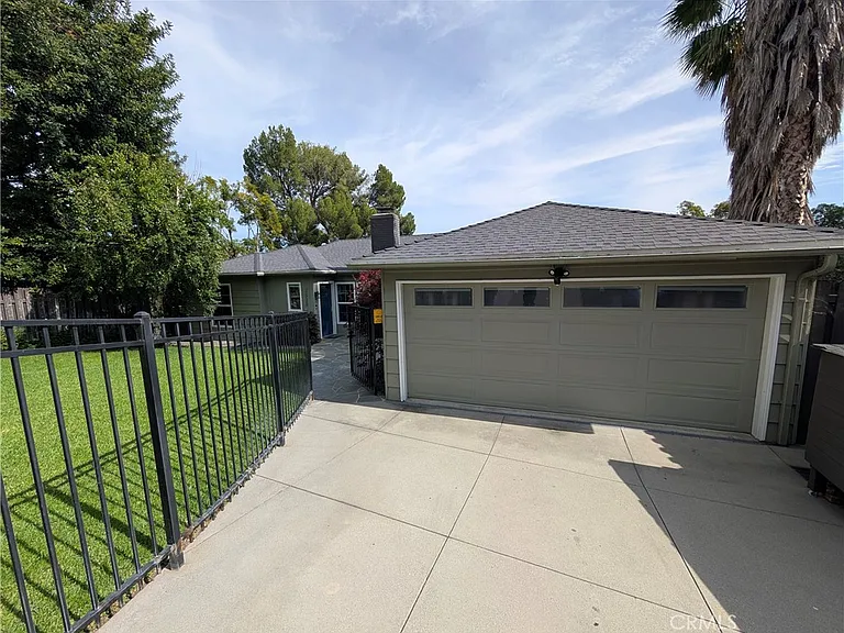 2828 Henrietta Ave — Photo 2
