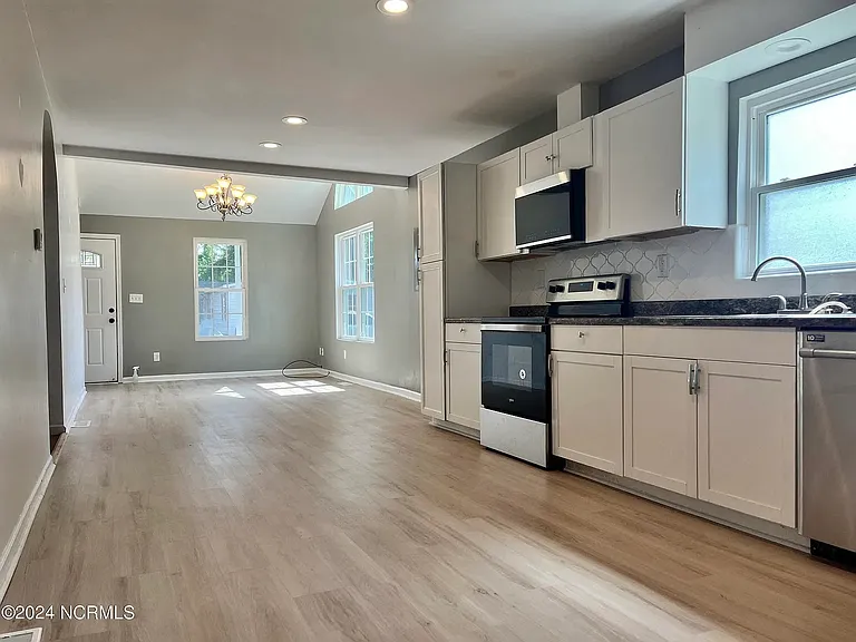 226 Tyson St — Photo 15