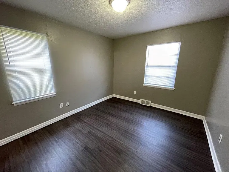 2725 SW 61st St — Photo 10
