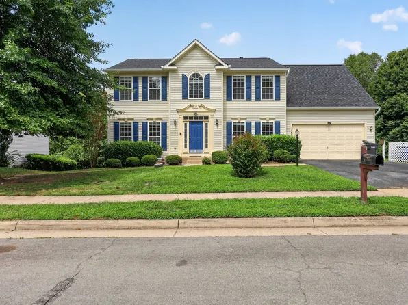 17694 Avenel Ln, Dumfries, VA 22026