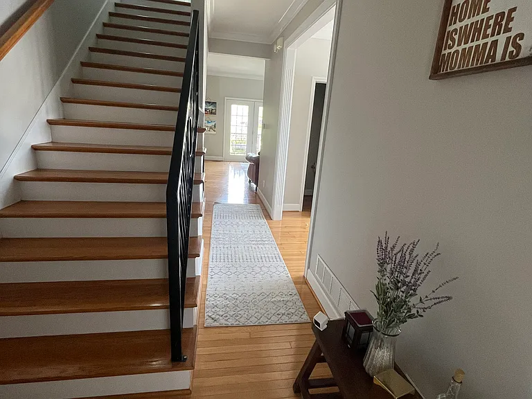 733 W High St — Photo 3