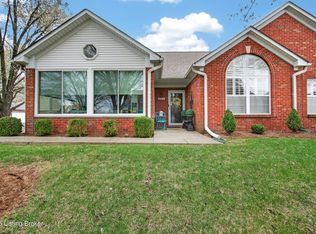 8112 Saint Andrews Village Dr, Louisville, KY 40241