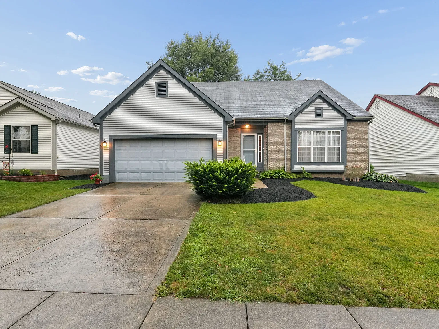 3 bed, 2.5 bath, 2514 sqft, $2,195 — Photo 2