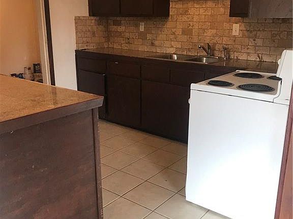 3rd image of 16536 Willow Dr