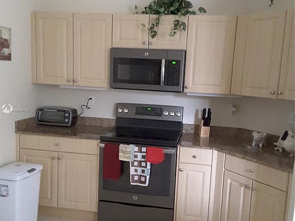 3rd image of 7843 NW 70th Ave