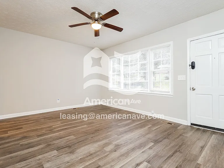 1251319_006_wm_-_living_room_13320619.jpg
