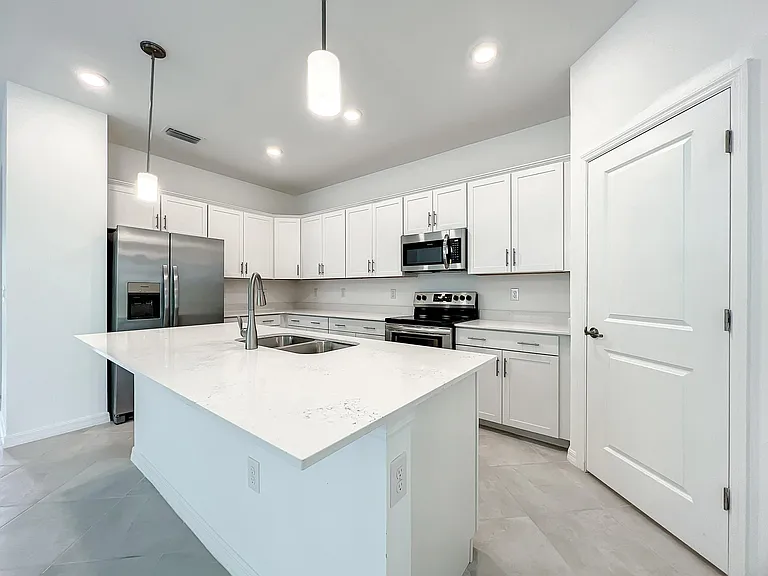 19120 Bordeaux Ct — Photo 5