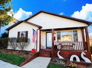 714 Hickory St, Lemont, IL 60439