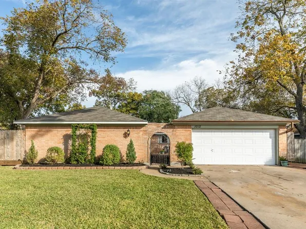 1012 Pecan Dr, League City, TX 77573