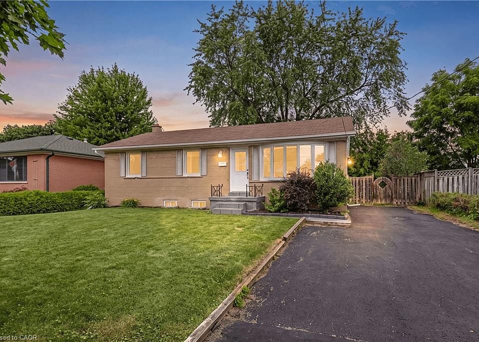 1st image of 39 McGilvray Cres
