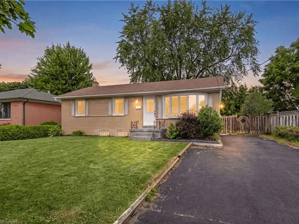 39 McGilvray Cres, Halton Hills, ON L7G 1L7